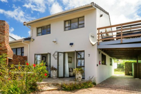 3-Bedroom Charming Coastal Retreat in Plettenberg Bay